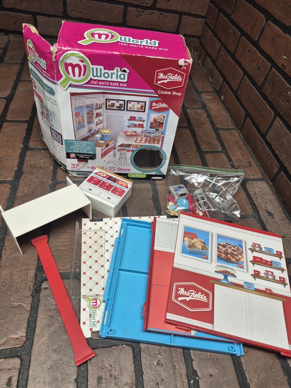 Mi World Mrs. Fields Cookie Shop Mall Store Jakks Pacific- Mini Toy